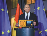 Solar Hand-Crank Emergency Radio with Flashlight and USB Charging